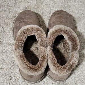 Cozy Women's Faux Fur Lined Slippers